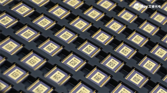 Micro III 系列內(nèi)置InfiRay®12μm紅外探測器