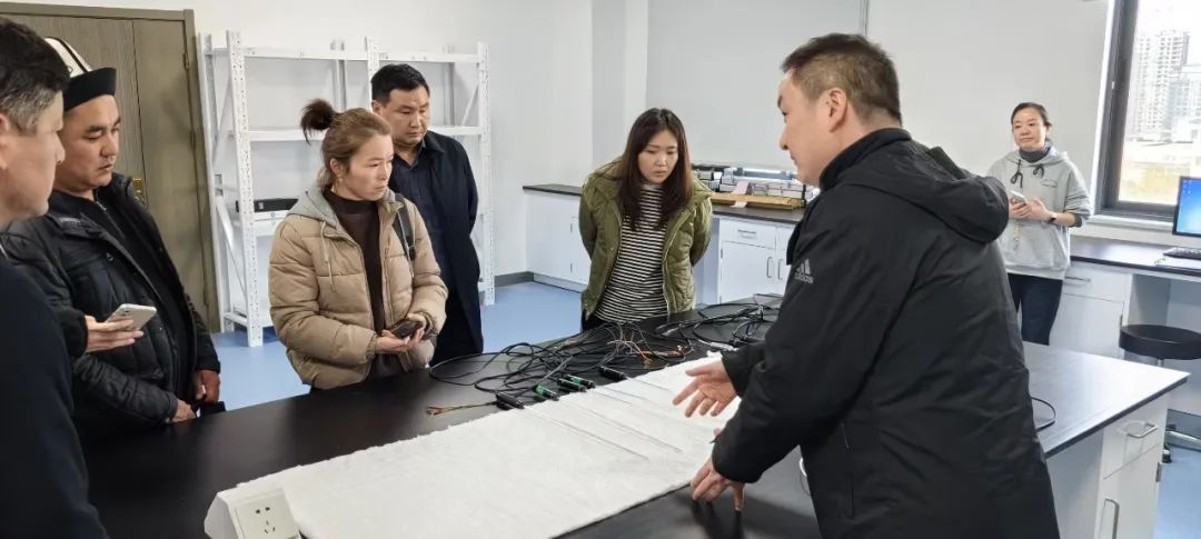 吉爾吉斯共和國商務(wù)部計(jì)量中心到“一帶一路”國家計(jì)量測試研究中心（陜西）交流學(xué)習(xí)